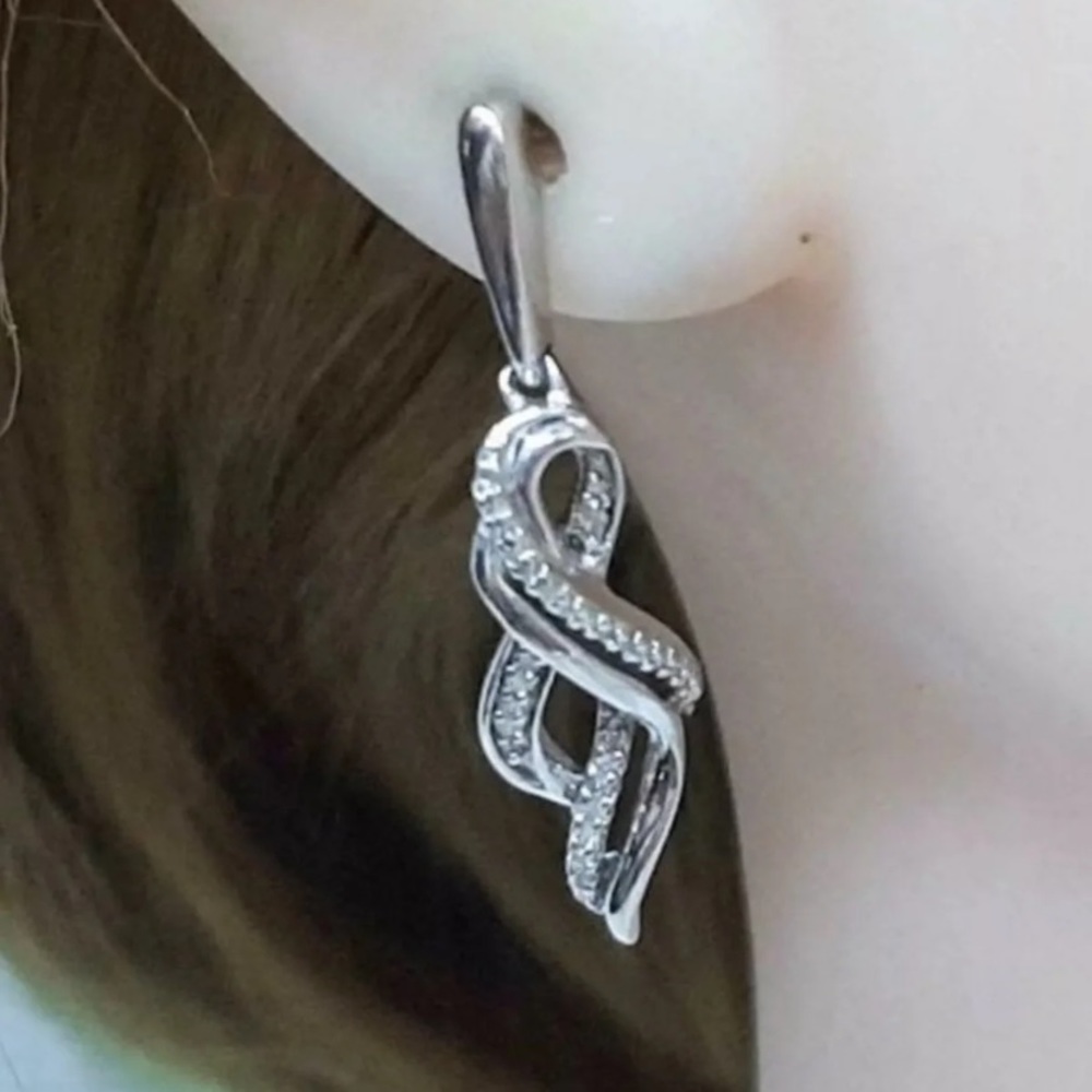 NWOT .32 CTW GENUINE DIAMOND INFINITY DANGLE EARRINGS.